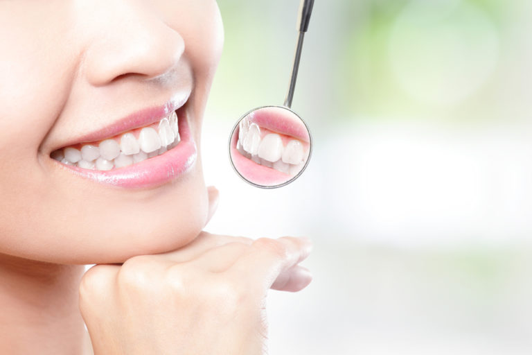 Całościowe leczenie dentystyczne – odkryj drogę do zdrowej i pięknego uśmiechów.